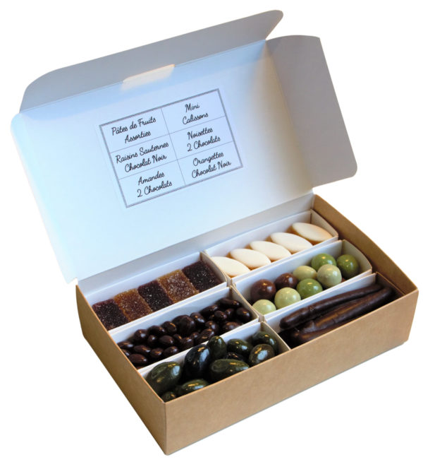 coffret 6 gourmandises de chocolat : pâte de fruits assorties,calisson d'Aix en Provence,raisins sauternes chocolat noir,noisettes 2 chocolats,amandes 2 chocolats, orangette chocolat noir