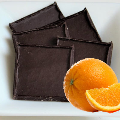 Carré de chocolat noir à l'orange